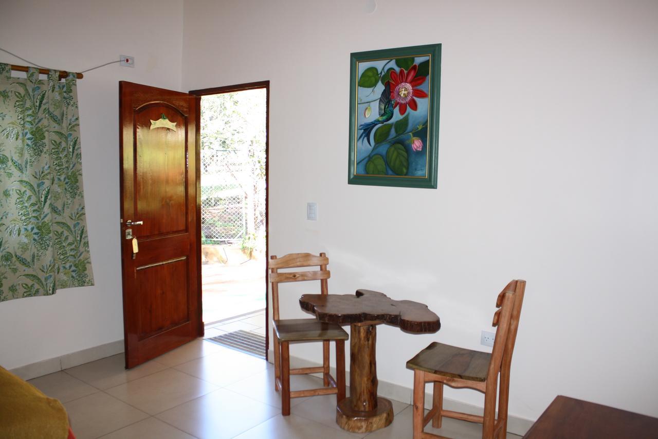 Oasis Bed And Breakfast Puerto Iguazu Exterior photo